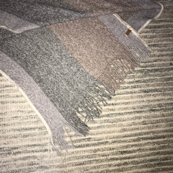 💌 Shawl- handmade - Picture 3 of 4